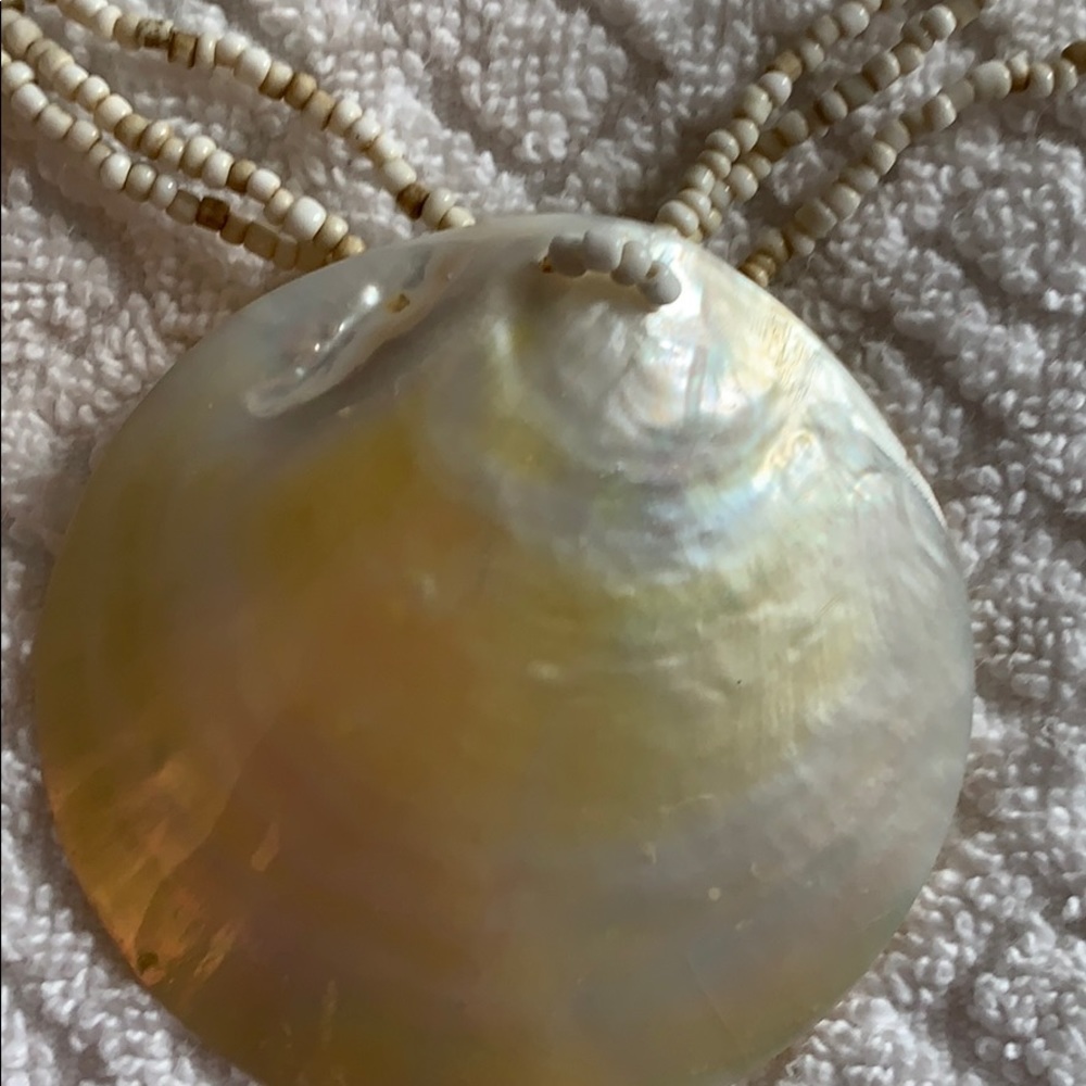 Shell pendant necklace - Picture 2 of 4